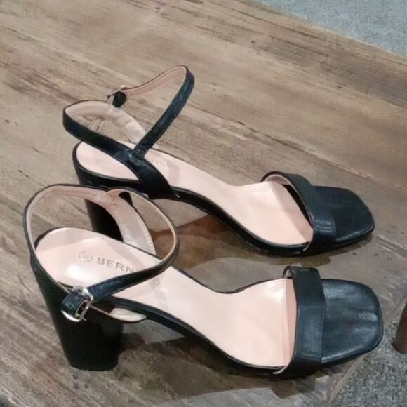 Berness Agatha Block Heel Square Toe Sandals W Slim Ankle Straps Size 10 NWT - Picture 4 of 7